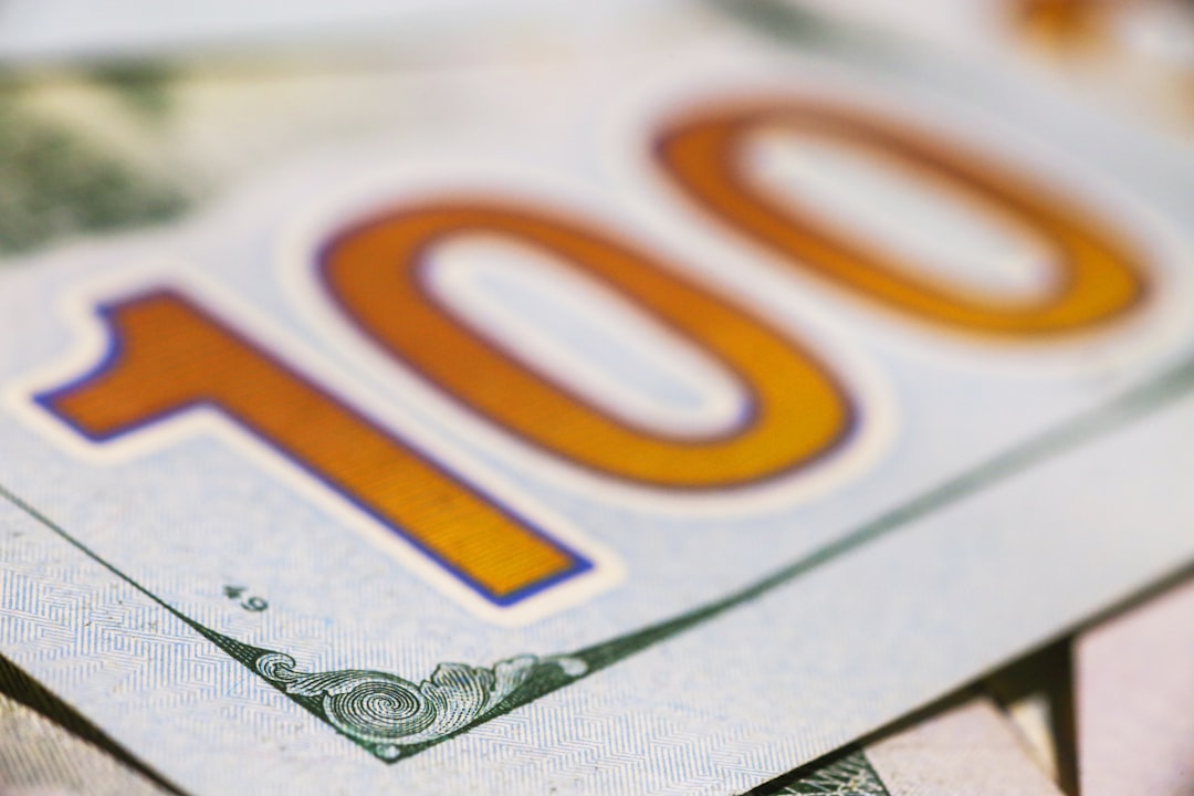 10-us-dollar-bill-ibt-xuch2vc